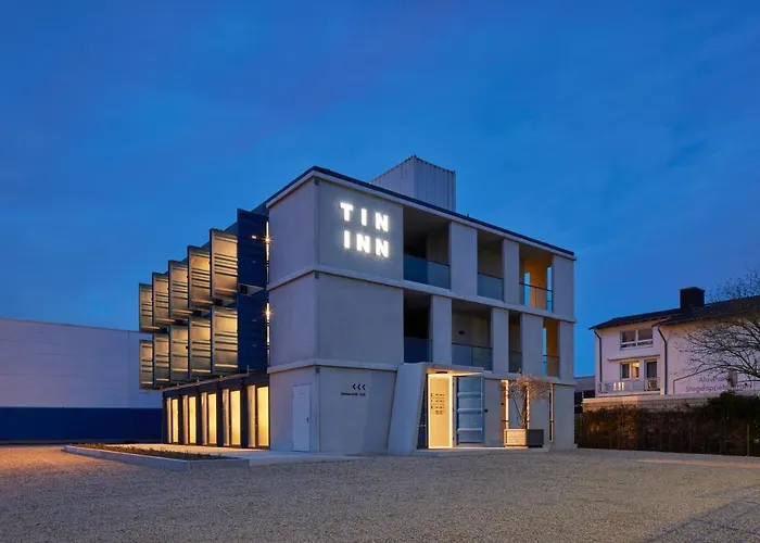 Tin Inn - Erkelenz - Das Hotel Aus Hochwertig Ausgebauten Ueberseecontainern photo