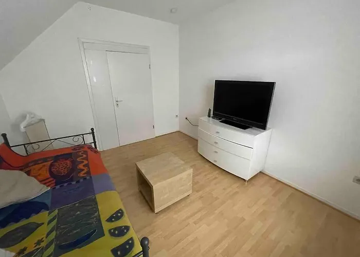 Photo de Helle 2-Zi-Fewo Mit Wlan, Dolce Gusto, Roku Tv