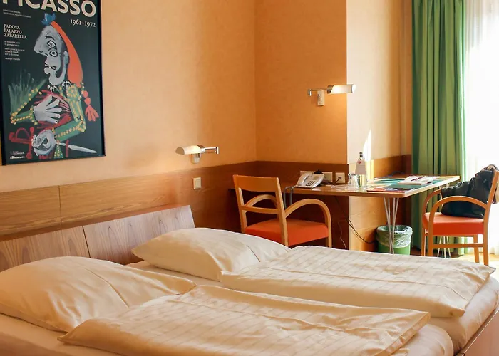 An Der Persiluhr Stadt-Gut-Hotel Luenen photo
