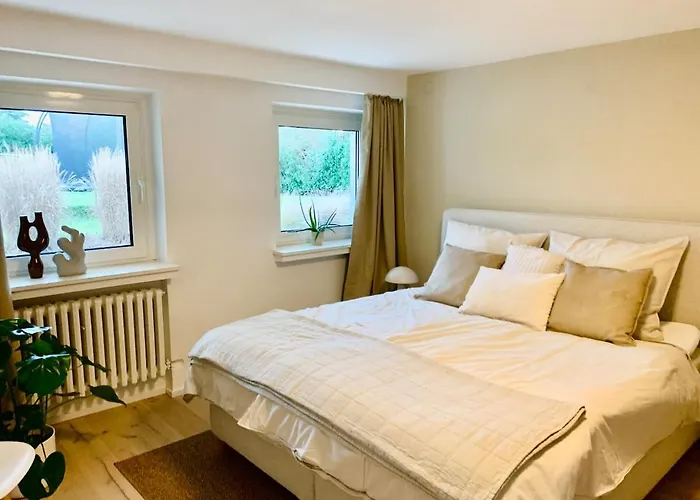 Komfortable Wohnung Fuer Bis Zu 6 Personen In Rheinnaehe,Messe,Phantasialand Bornheim  foto